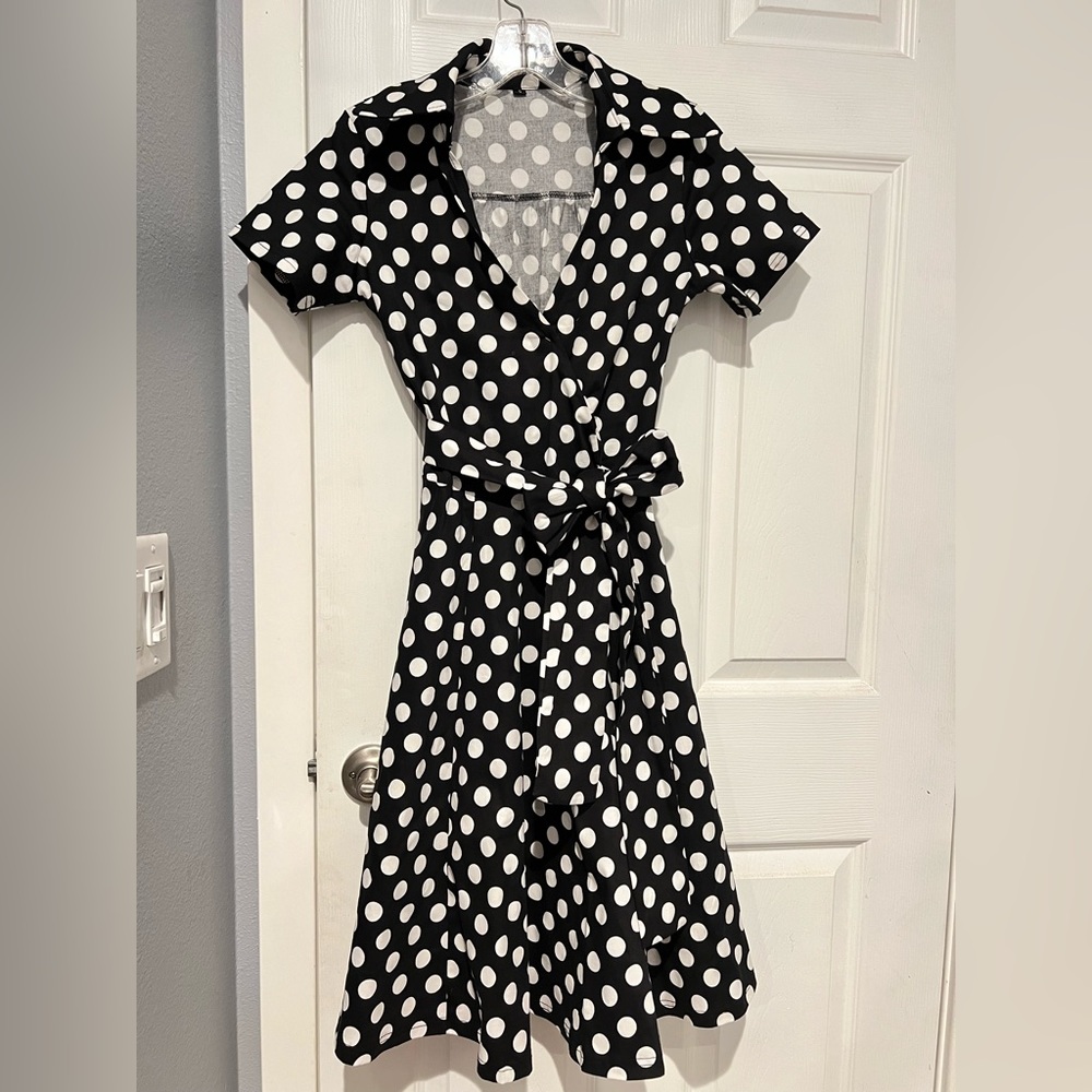 Retro!! 50’S  Beautiful dress polkadots black and white!